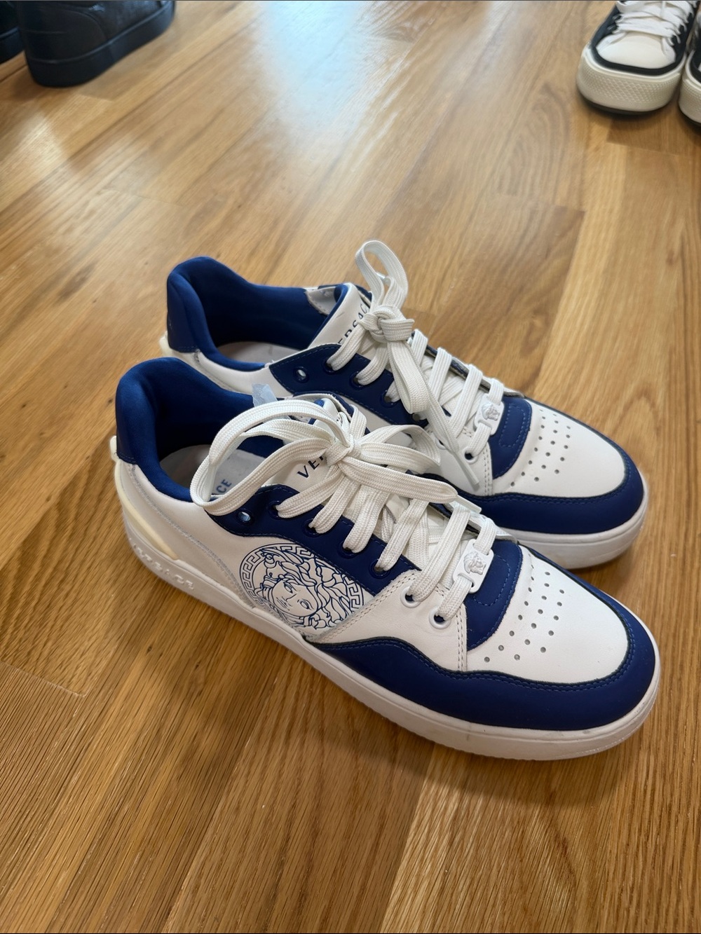 Versace White and Navy Low-Top Medusa Sneakers